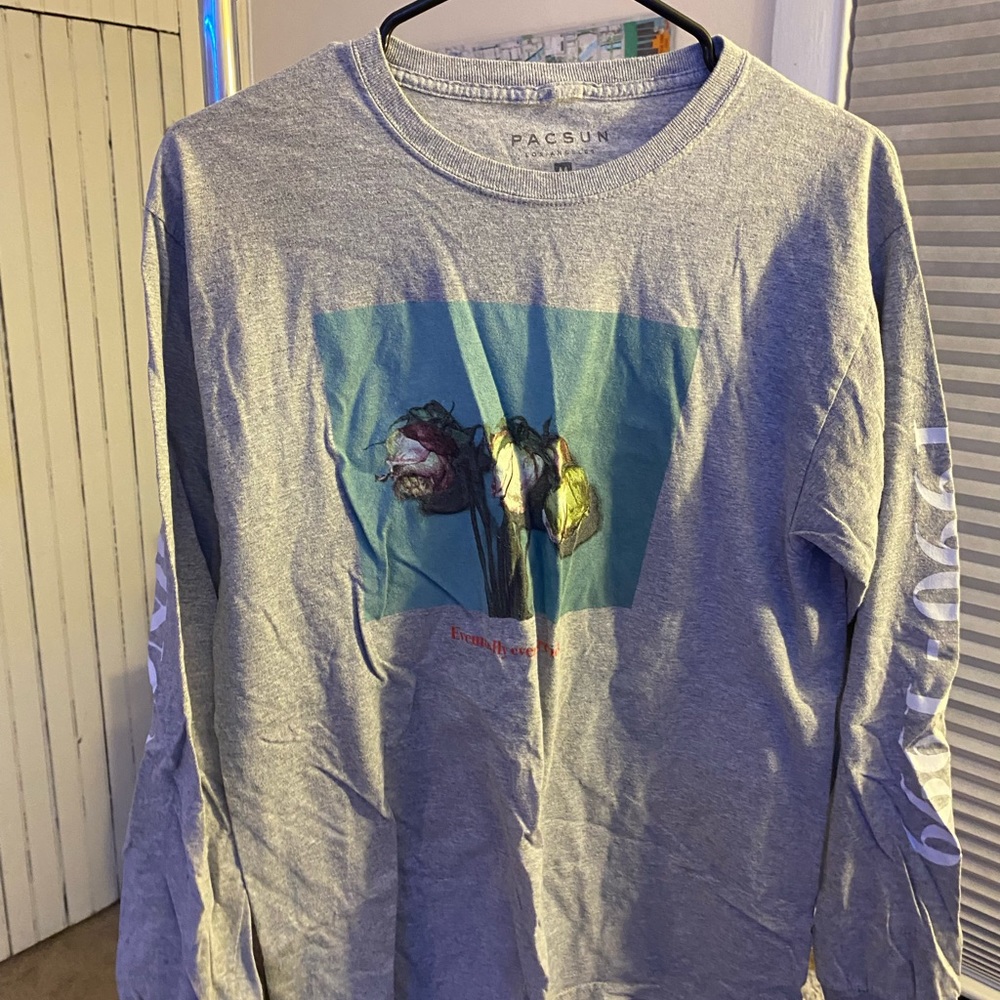 Grey long sleeve t-shirt